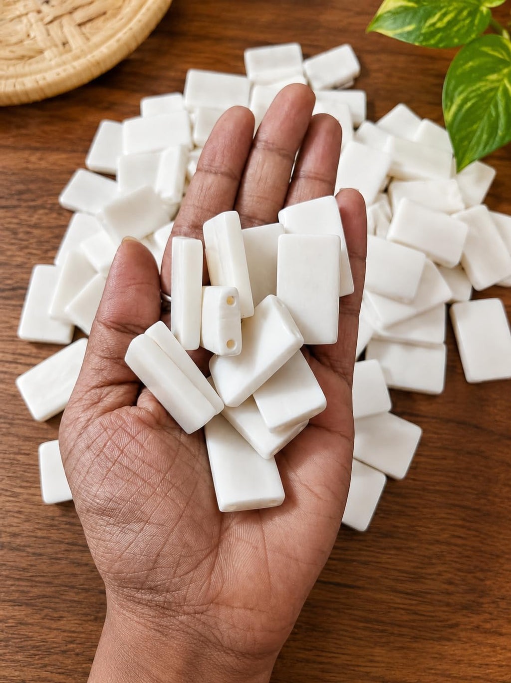 1 Inch Natural White Bone Beads – 100 Pieces Double-Sided 2-Hole Rectangle Shell Beads for Jewelry Making, DIY Necklaces, Bracelets, Earrings, Crafts & Beading Supplies.